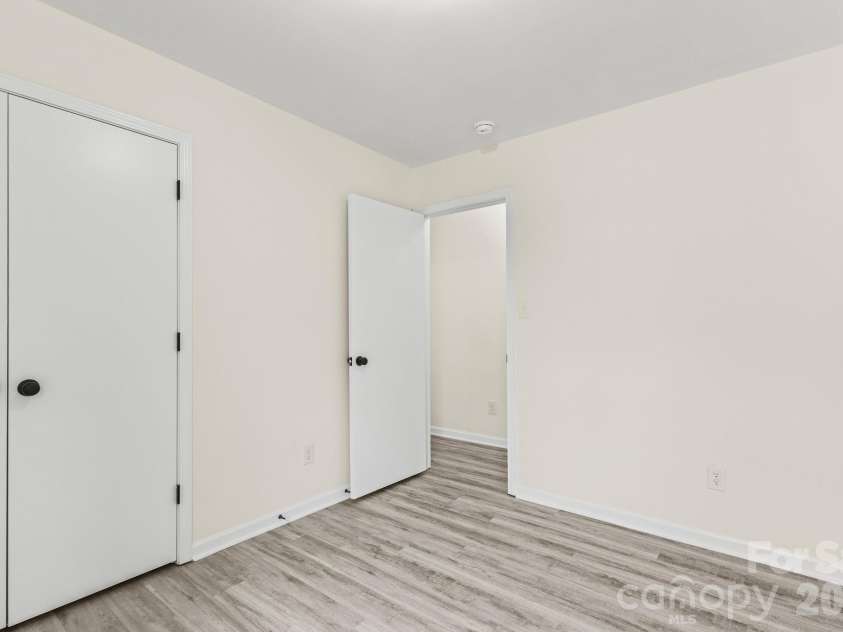 6123 Mcintyre Ridge Drive, Charlotte, NC 28216.  MLS# CAR4360657, YatesRealty ID 11060. 