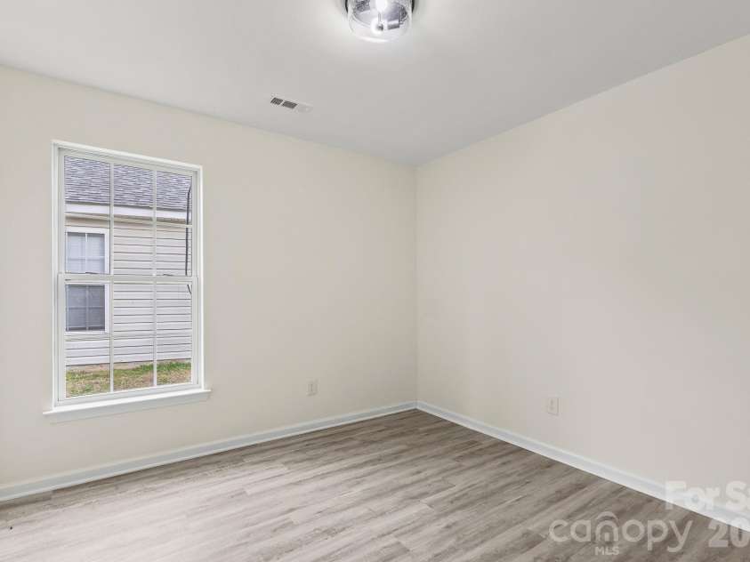 6123 Mcintyre Ridge Drive, Charlotte, NC 28216.  MLS# CAR4360657, YatesRealty ID 11060. 