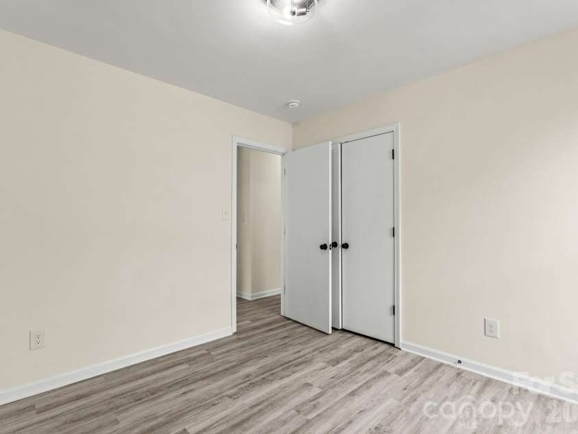 6123 Mcintyre Ridge Drive, Charlotte, NC 28216.  MLS# CAR4360657, YatesRealty ID 11060. 