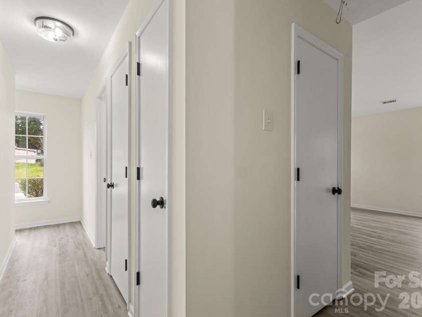 6123 Mcintyre Ridge Drive, Charlotte, NC 28216.  MLS# CAR4360657, YatesRealty ID 11060. 