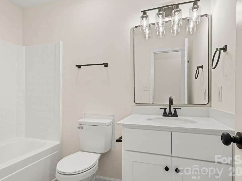 6123 Mcintyre Ridge Drive, Charlotte, NC 28216.  MLS# CAR4360657, YatesRealty ID 11060. 