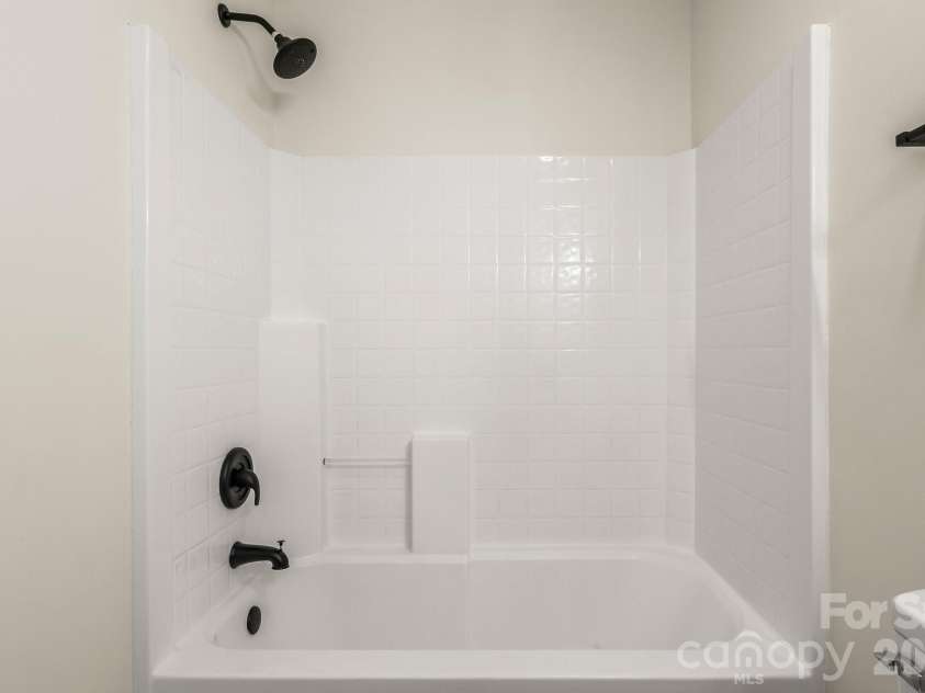 6123 Mcintyre Ridge Drive, Charlotte, NC 28216.  MLS# CAR4360657, YatesRealty ID 11060. 
