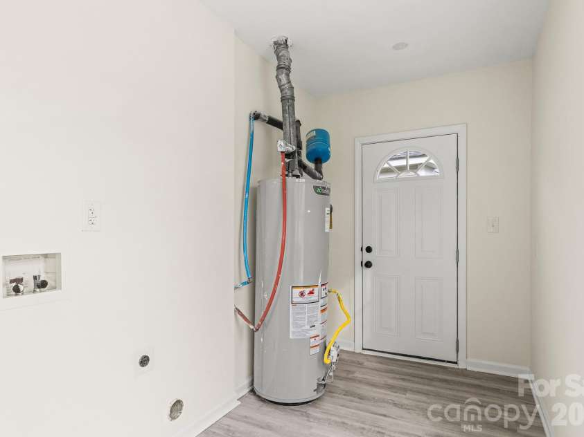 6123 Mcintyre Ridge Drive, Charlotte, NC 28216.  MLS# CAR4360657, YatesRealty ID 11060. 