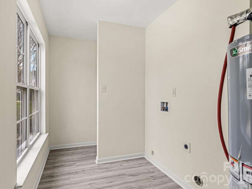 6123 Mcintyre Ridge Drive, Charlotte, NC 28216.  MLS# CAR4360657, YatesRealty ID 11060. 
