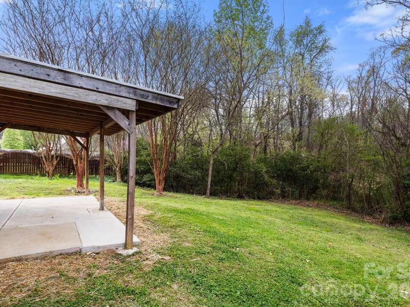 6123 Mcintyre Ridge Drive, Charlotte, NC 28216.  MLS# CAR4360657, YatesRealty ID 11060. 