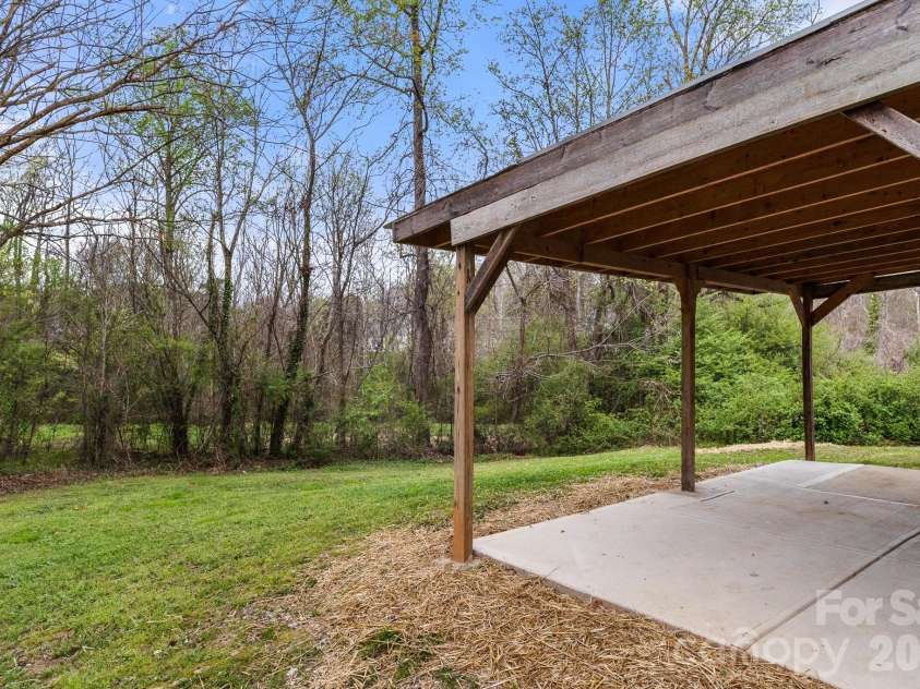6123 Mcintyre Ridge Drive, Charlotte, NC 28216.  MLS# CAR4360657, YatesRealty ID 11060. 