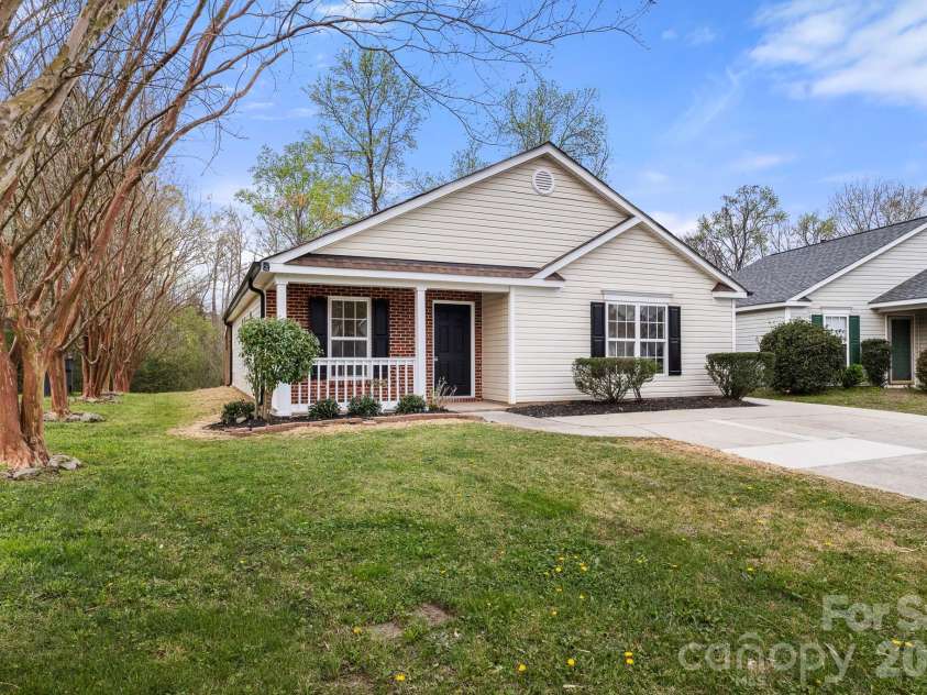 6123 Mcintyre Ridge Drive, Charlotte, NC 28216.  MLS# CAR4360657, YatesRealty ID 11060. 