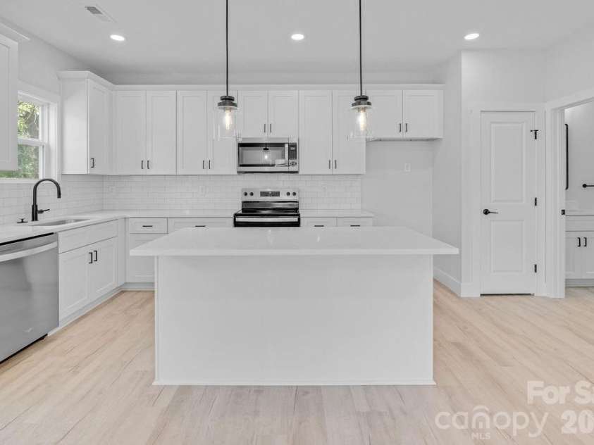 518 Magnolia Street, Gastonia, NC 28054.  MLS# CAR4368166, YatesRealty ID 11061. 