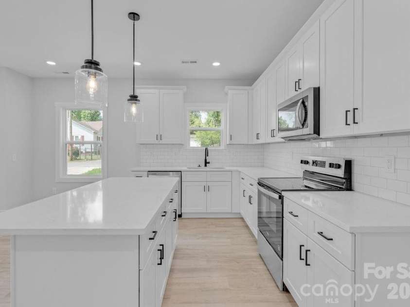 518 Magnolia Street, Gastonia, NC 28054.  MLS# CAR4368166, YatesRealty ID 11061. 