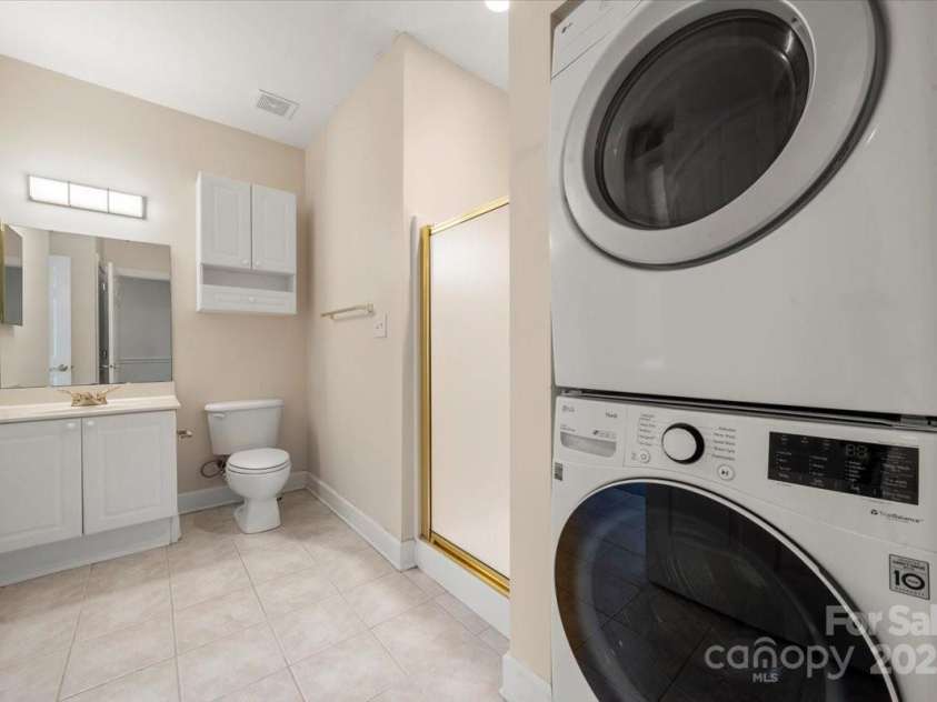 8617 Coralbell Lane, Charlotte, NC 28213.  MLS# CAR4234451, YatesRealty ID 11061. 