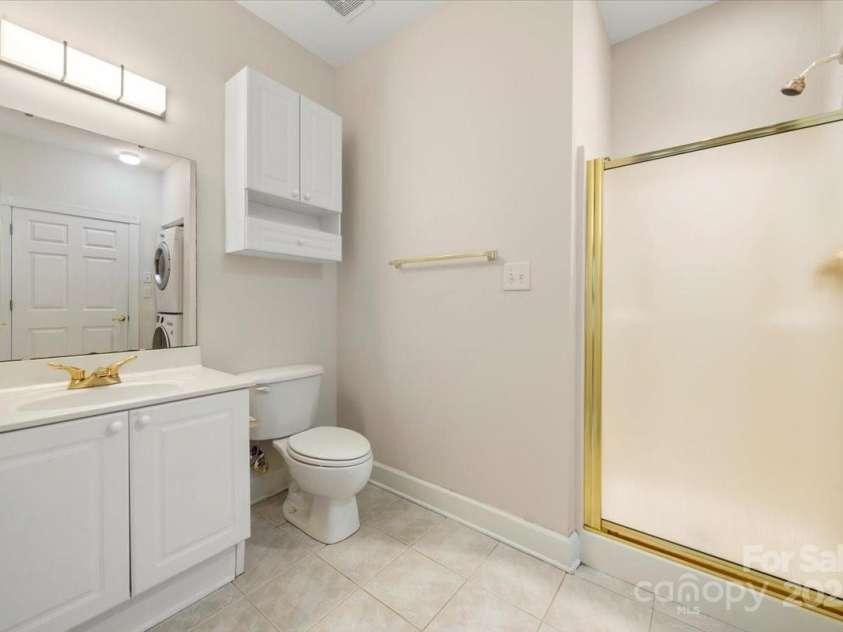 8617 Coralbell Lane, Charlotte, NC 28213.  MLS# CAR4234451, YatesRealty ID 11061. 