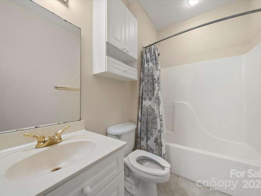 8617 Coralbell Lane, Charlotte, NC 28213.  MLS# CAR4234451, YatesRealty ID 11061. 