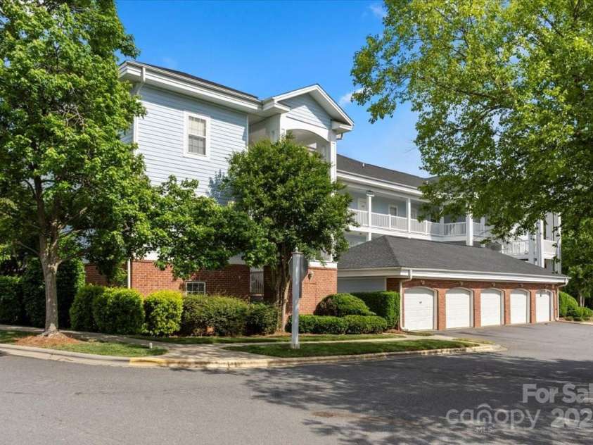 8617 Coralbell Lane, Charlotte, NC 28213.  MLS# CAR4234451, YatesRealty ID 11061. 