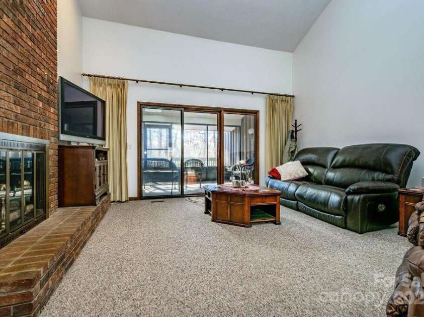 17 Moland Drive, Etowah, NC 28729.  MLS# CAR4255576, YatesRealty ID 11062. 