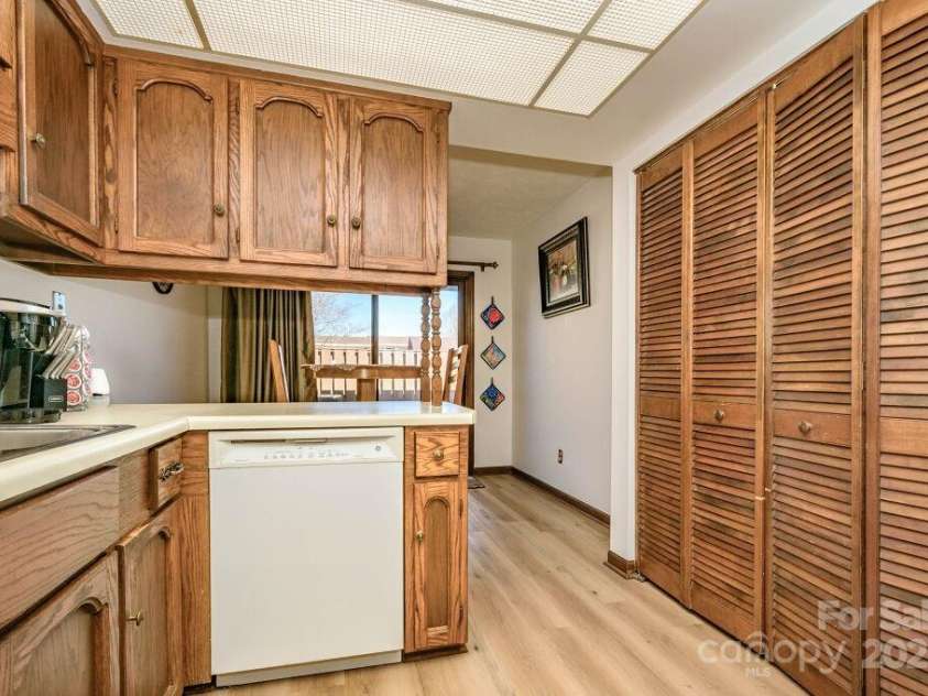 17 Moland Drive, Etowah, NC 28729.  MLS# CAR4255576, YatesRealty ID 11062. 