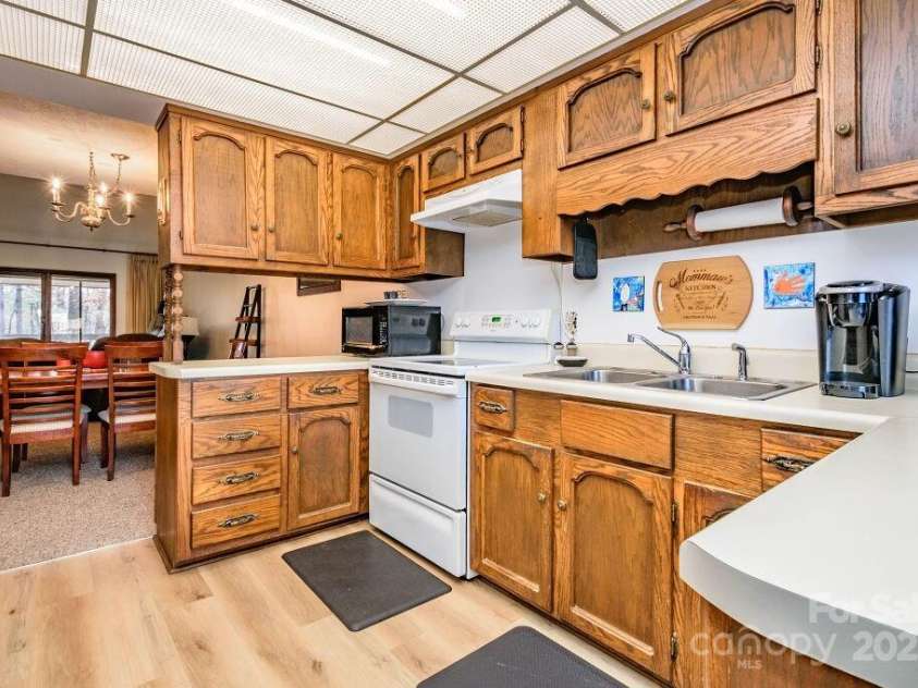 17 Moland Drive, Etowah, NC 28729.  MLS# CAR4255576, YatesRealty ID 11062. 