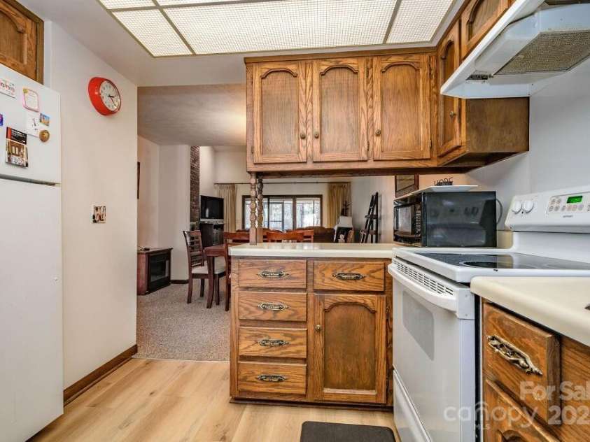 17 Moland Drive, Etowah, NC 28729.  MLS# CAR4255576, YatesRealty ID 11062. 