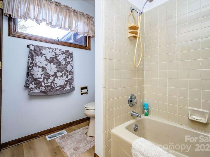 17 Moland Drive, Etowah, NC 28729.  MLS# CAR4255576, YatesRealty ID 11062. 