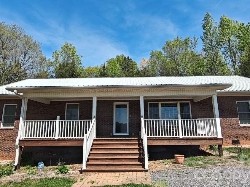 192 Kluenie Road, Mocksville, NC 27028.  MLS# CAR4358034, YatesRealty ID 11062. CUSTOM BUILT