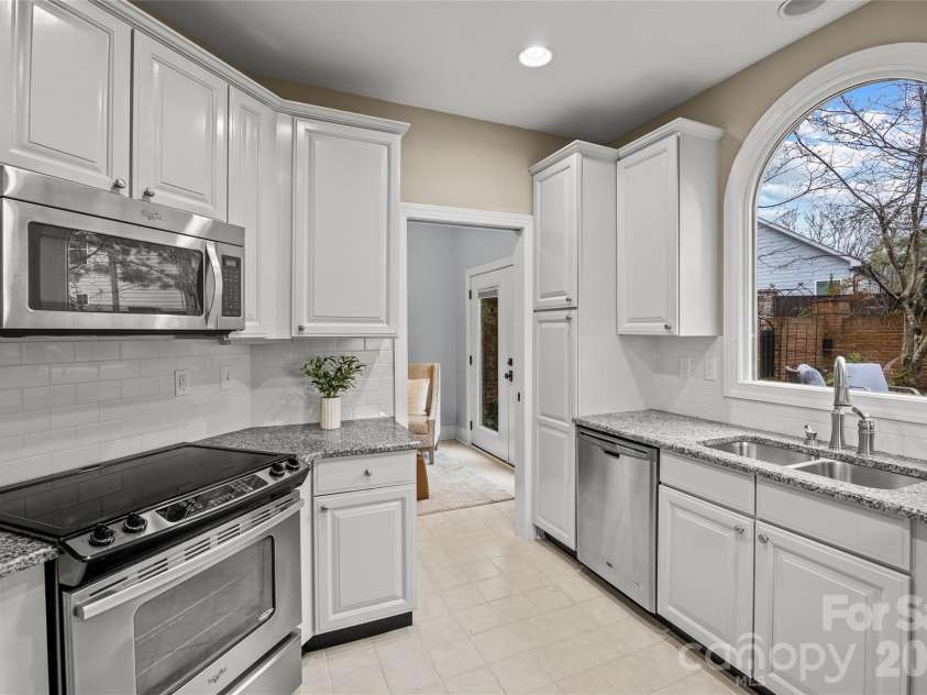 6029 Sharon Road, Charlotte, NC 28210.  MLS# CAR4336435, YatesRealty ID 11063. 