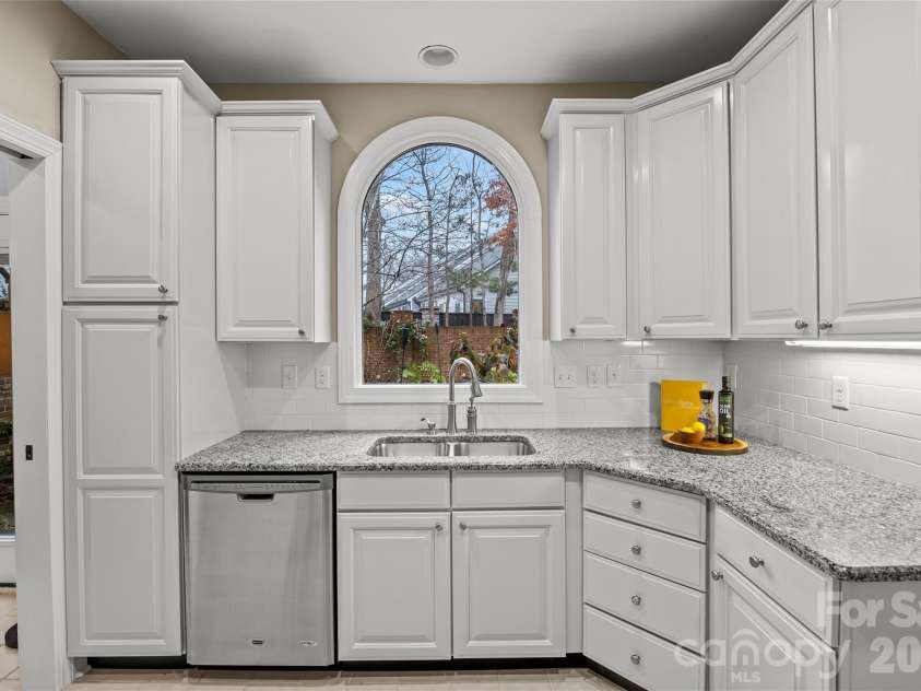 6029 Sharon Road, Charlotte, NC 28210.  MLS# CAR4336435, YatesRealty ID 11063. 