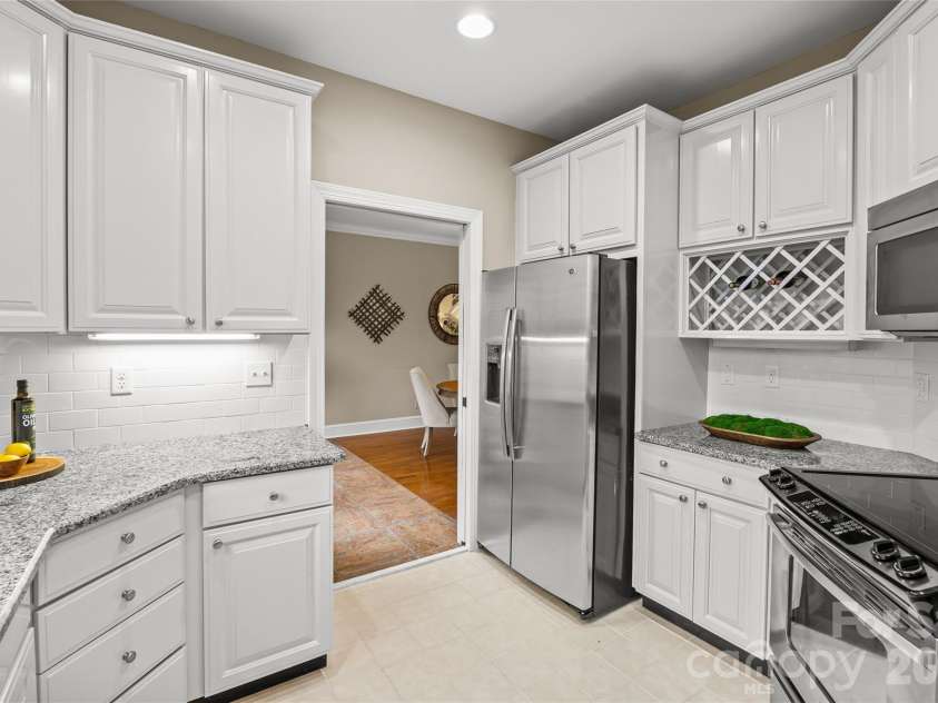 6029 Sharon Road, Charlotte, NC 28210.  MLS# CAR4336435, YatesRealty ID 11063. 