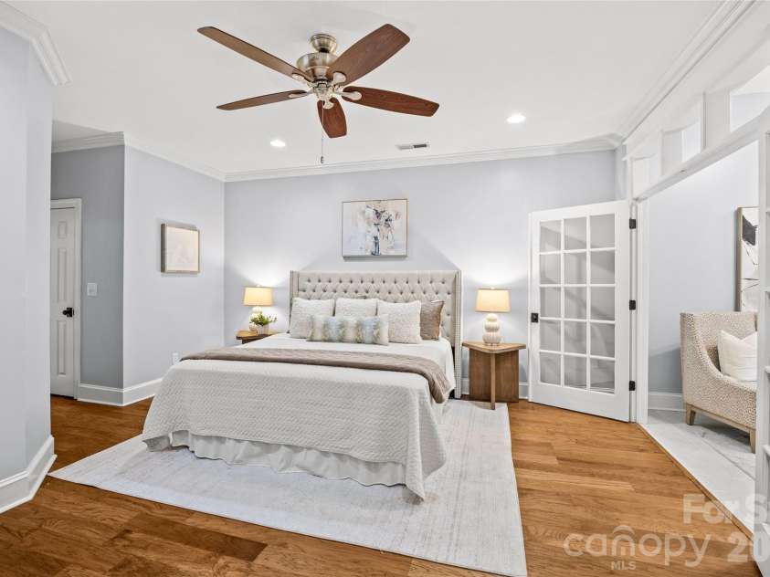 6029 Sharon Road, Charlotte, NC 28210.  MLS# CAR4336435, YatesRealty ID 11063. 