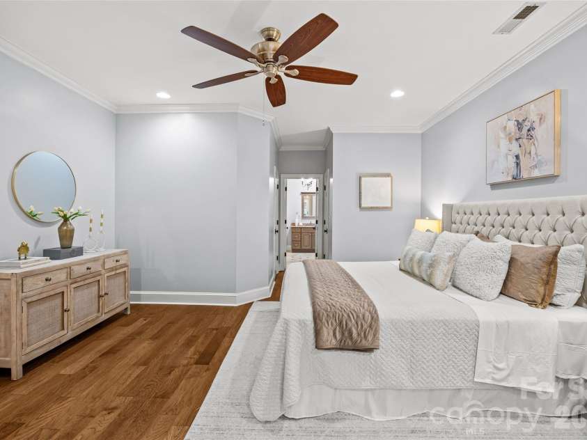 6029 Sharon Road, Charlotte, NC 28210.  MLS# CAR4336435, YatesRealty ID 11063. 