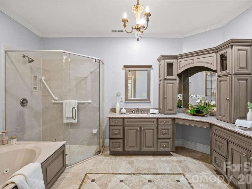 6029 Sharon Road, Charlotte, NC 28210.  MLS# CAR4336435, YatesRealty ID 11063. 