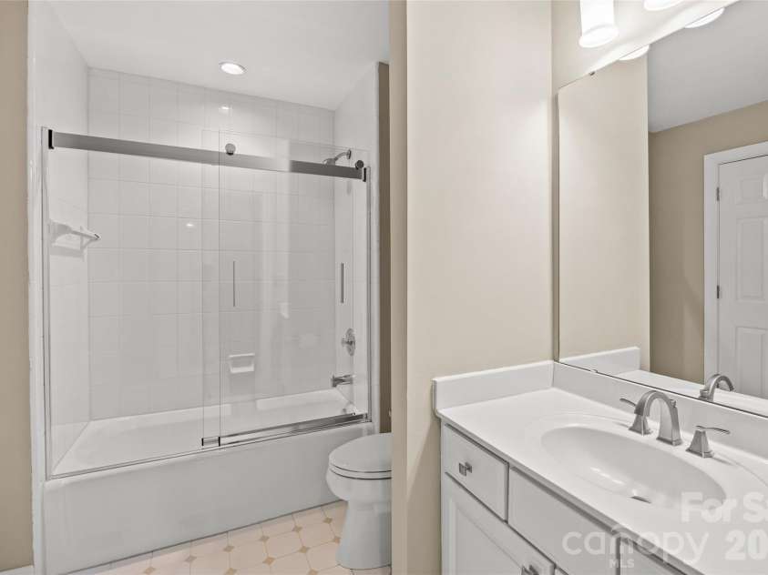 6029 Sharon Road, Charlotte, NC 28210.  MLS# CAR4336435, YatesRealty ID 11063. 