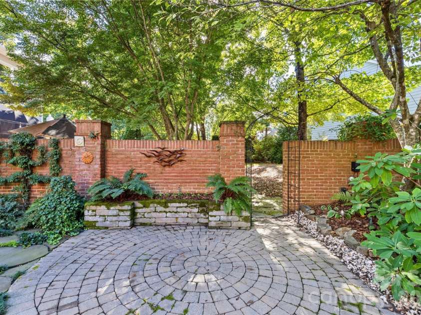 6029 Sharon Road, Charlotte, NC 28210.  MLS# CAR4336435, YatesRealty ID 11063. 