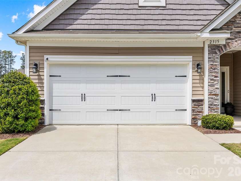 2315 Verde Creek Road, Charlotte, NC 28214.  MLS# CAR4362048, YatesRealty ID 11064. 