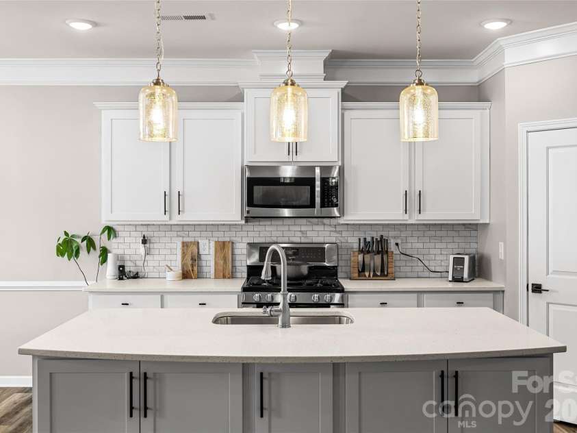 2315 Verde Creek Road, Charlotte, NC 28214.  MLS# CAR4362048, YatesRealty ID 11064. 