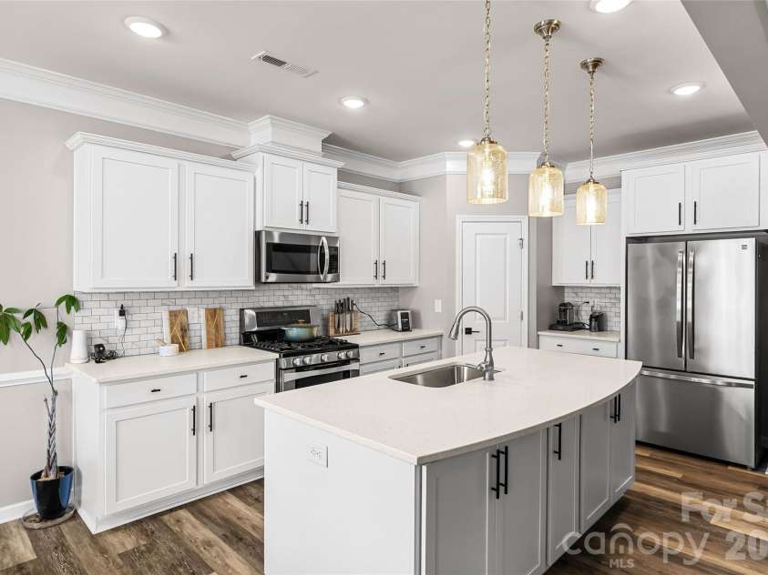2315 Verde Creek Road, Charlotte, NC 28214.  MLS# CAR4362048, YatesRealty ID 11064. 