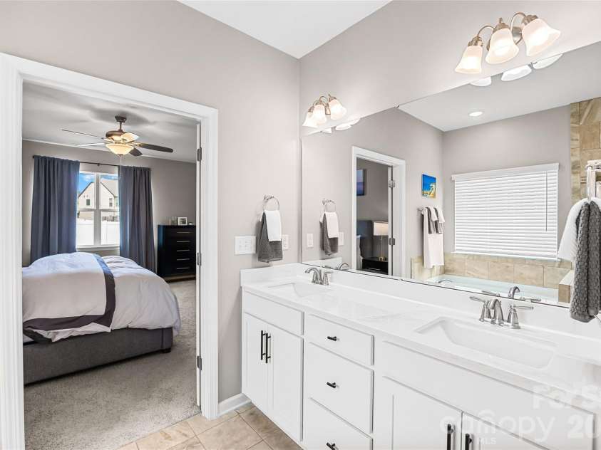 2315 Verde Creek Road, Charlotte, NC 28214.  MLS# CAR4362048, YatesRealty ID 11064. 