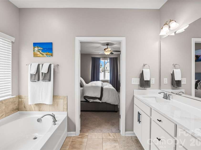 2315 Verde Creek Road, Charlotte, NC 28214.  MLS# CAR4362048, YatesRealty ID 11064. 