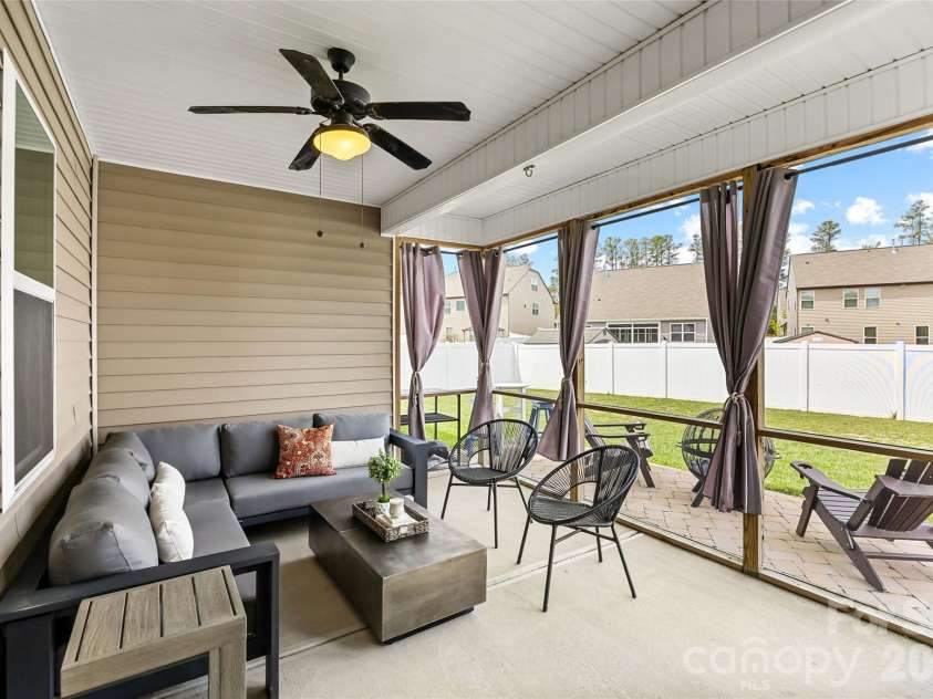 2315 Verde Creek Road, Charlotte, NC 28214.  MLS# CAR4362048, YatesRealty ID 11064. 
