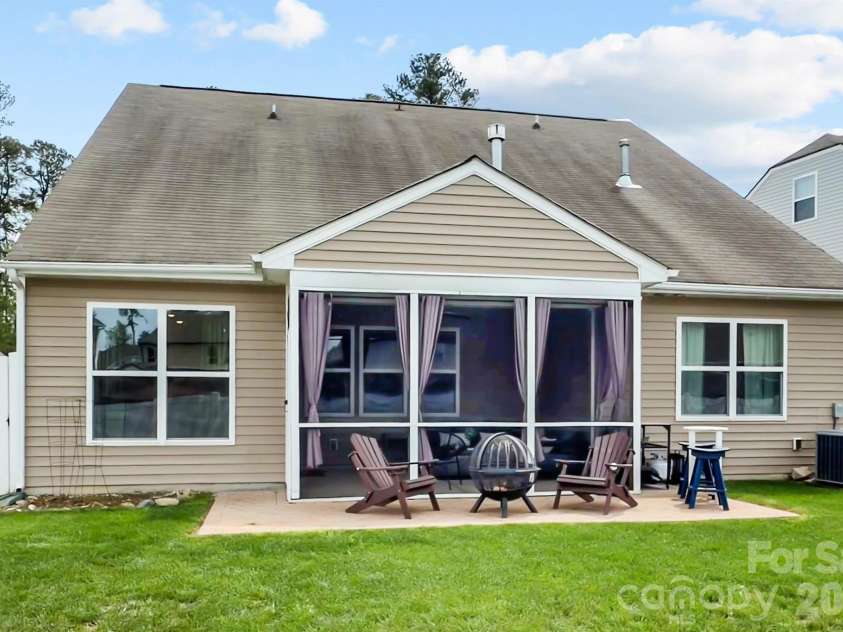2315 Verde Creek Road, Charlotte, NC 28214.  MLS# CAR4362048, YatesRealty ID 11064. 