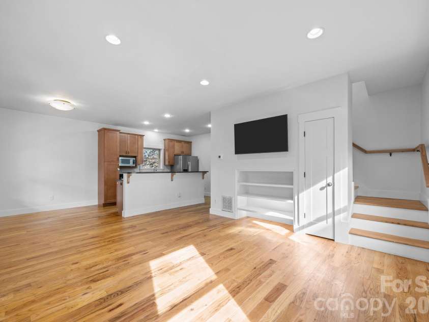 162 Deaver Street, Asheville, NC 28806.  MLS# CAR4343348, YatesRealty ID 11065. Open floorplan