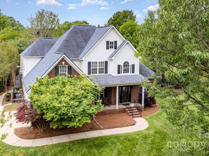 212 Horn Tassel Court, Indian Trail, NC 28079.  MLS# CAR4244678, YatesRealty ID 11066. This one owner home shows pride of ownership!