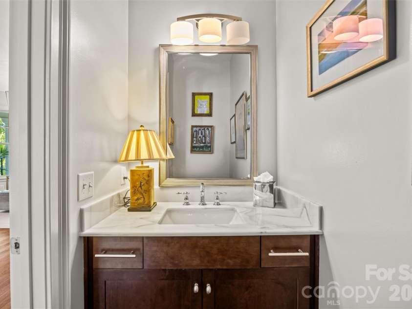 5425 Closeburn Road, Charlotte, NC 28210.  MLS# CAR4366605, YatesRealty ID 11067. Half Bathroom