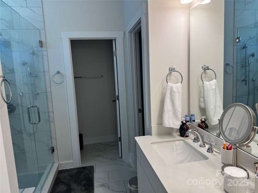 1527 Cedar Tree Drive, Belmont, NC 28012.  MLS# CAR4321972, YatesRealty ID 11068. Primary Bath