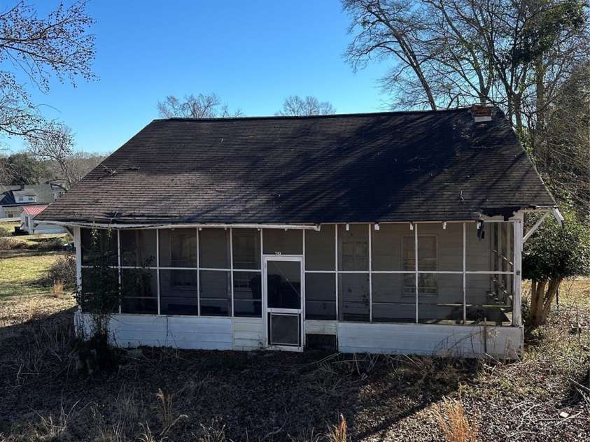 29 Pinecrest Avenue, Great Falls, SC 29055.  MLS# CAR4249840, YatesRealty ID 11069. 