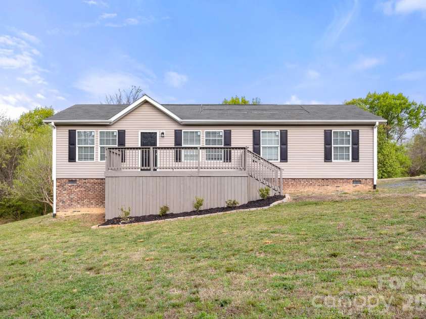 6901 Oxbow Lane, Monroe, NC 28110.  MLS# CAR4364677, YatesRealty ID 11070. 