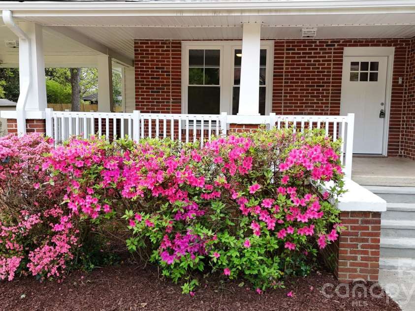 307 Washington Avenue, Bessemer City, NC 28016.  MLS# CAR4365960, YatesRealty ID 11071. 