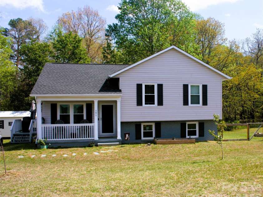 191 Celeste Eufola Road, Statesville, NC 28677.  MLS# CAR4365990, YatesRealty ID 11072. House front