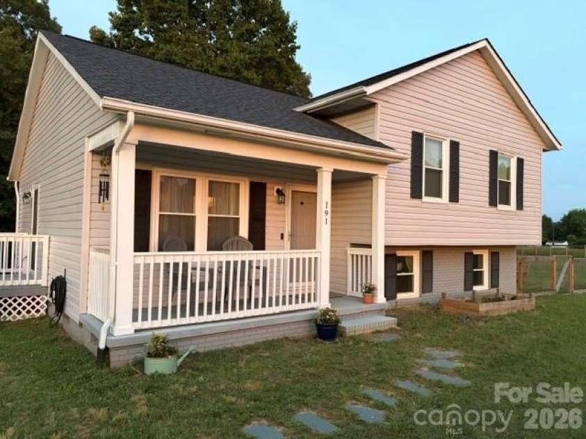191 Celeste Eufola Road, Statesville, NC 28677.  MLS# CAR4365990, YatesRealty ID 11072. House front