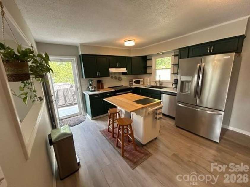 191 Celeste Eufola Road, Statesville, NC 28677.  MLS# CAR4365990, YatesRealty ID 11072. Kitchen