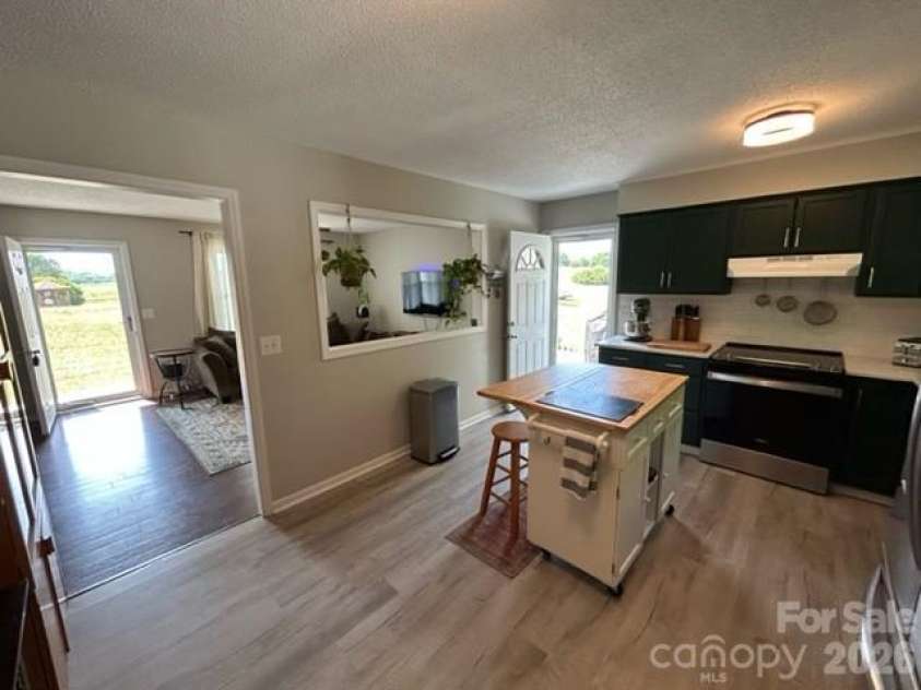 191 Celeste Eufola Road, Statesville, NC 28677.  MLS# CAR4365990, YatesRealty ID 11072. Kitchen