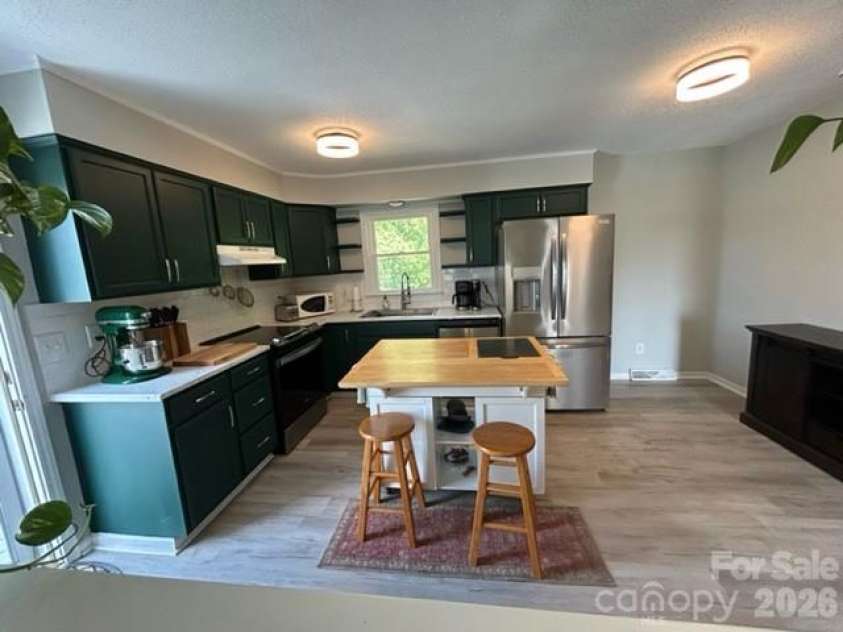 191 Celeste Eufola Road, Statesville, NC 28677.  MLS# CAR4365990, YatesRealty ID 11072. Kitchen
